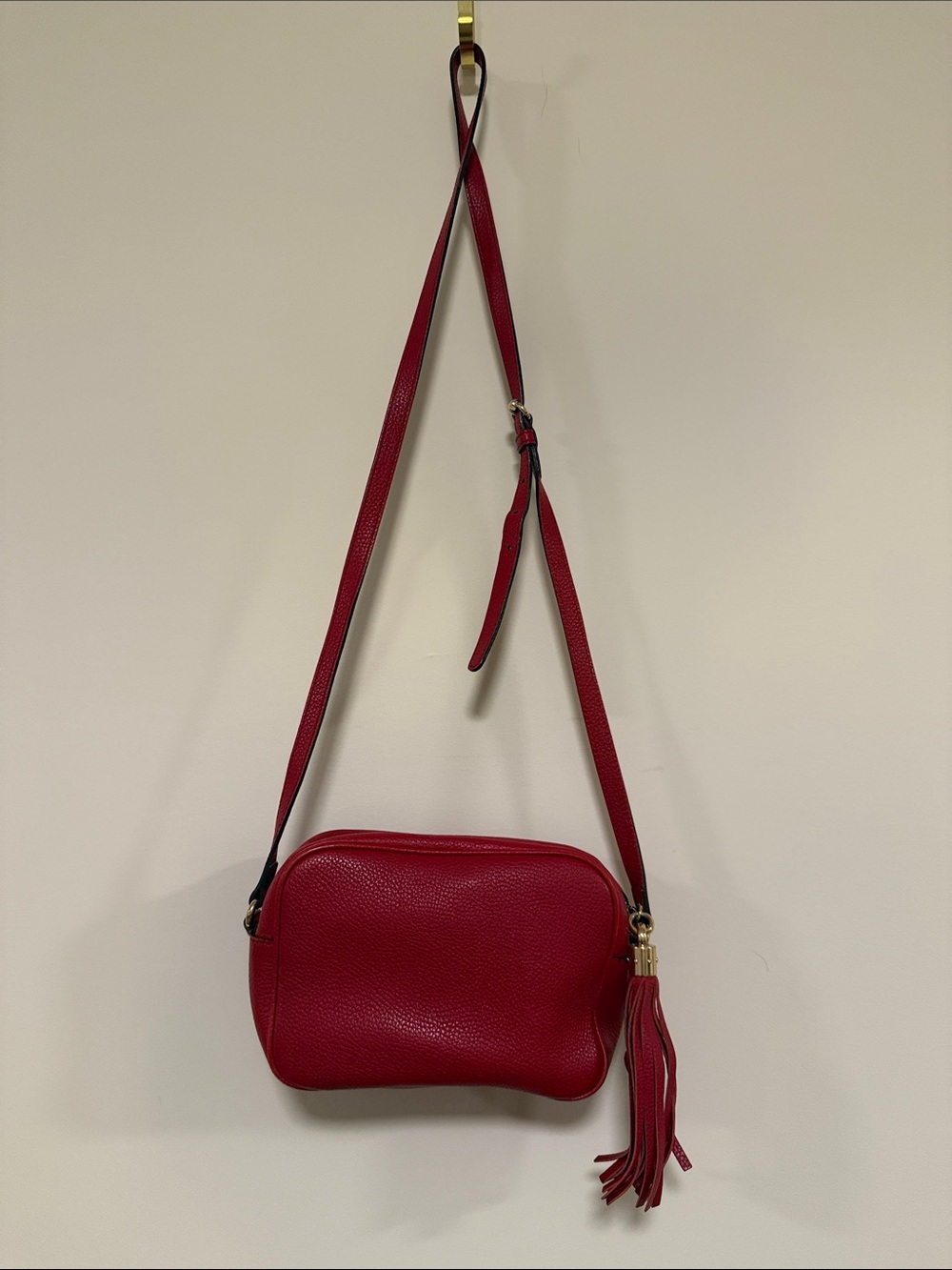 Gucci Red Pebbled Leather Crossbody with Tassel - Picture 4 of 9
